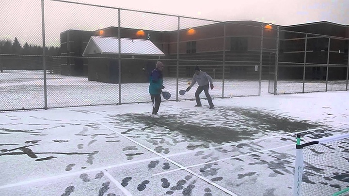 Chơi pickleball và mùa đông: Thách thức và giải pháp cho người chơi