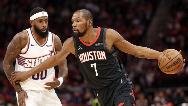 Kevin Durant ném game-winner hạ Phoenix Suns, trải lòng về việc bị đội bóng cũ "biến thành vật tế thần"