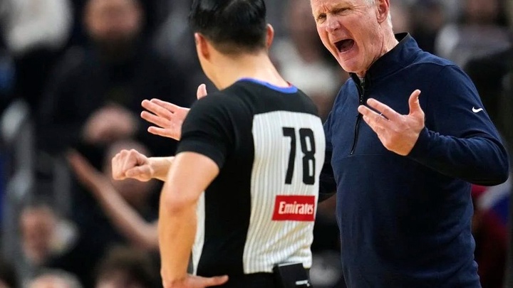 HLV Steve Kerr nổi cơn thịnh nộ, bị đuổi trong trận thua 1 điểm của Warriors trước Clippers