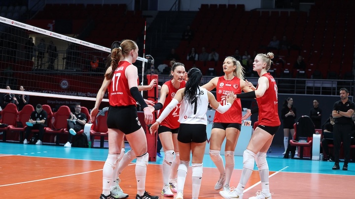 THY vượt qua Stuttgart sau 5 set nghẹt thở tại CEV Cup
