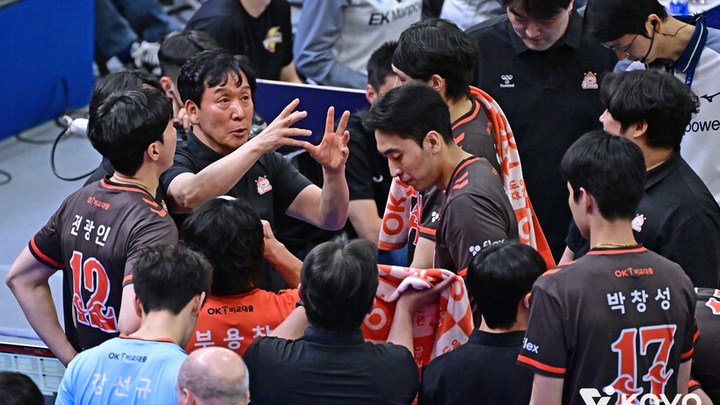 Set thua 11-25 gây sốc, OK Savings Bank tự đánh mất thế trận trước KEPCO