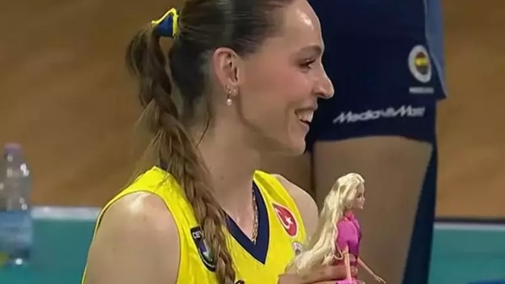 Eda Erdem khởi xướng phản đối vì Arina – tranh cãi lan rộng tại bóng chuyền Thổ Nhĩ Kỳ