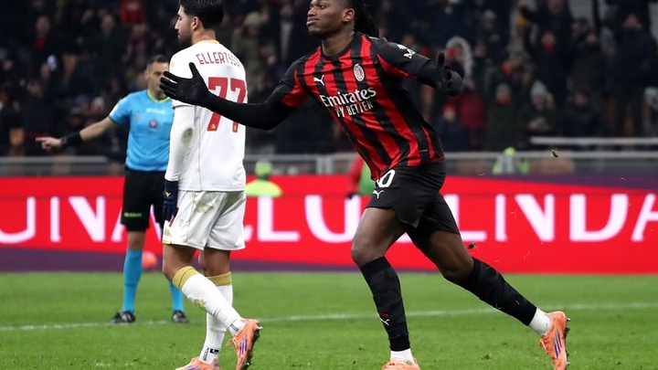 Leao và phạt đền giúp AC Milan tránh được thất bại ở phút bù giờ