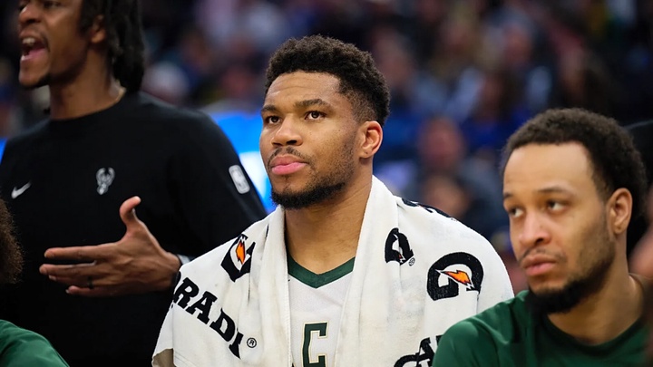 Giannis Antetokounmpo cam kết "1 triệu phần trăm" với Milwaukee Bucks, dập tắt tin đồn ra đi