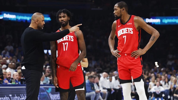 HLV Ime Udoka nổi cơn thịnh nộ: "Rockets dựa dẫm vào ông già 37 tuổi Kevin Durant là một vấn đề lớn"