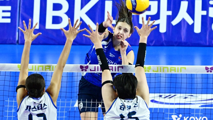 Victoria rực sáng ngày sinh nhật, IBK lội ngược dòng ngoạn mục vươn lên top 4