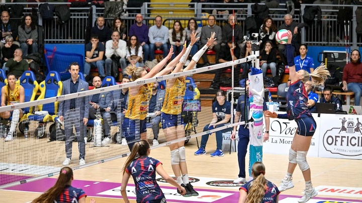 Conegliano vượt ải kịch tính, Vallefoglia nối dài mạch thắng tại Serie A1