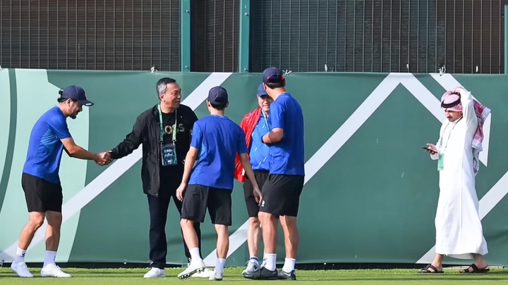 Chủ tịch VFF bất ngờ tới sân tập U23 Việt Nam trước trận gặp Saudi Arabia