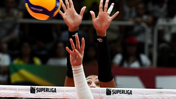 Fluminense chặn đứng chuỗi bất bại của Flamengo trong trận derby siêu kịch tính Brazil