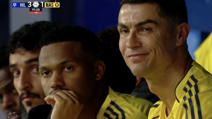 Ronaldo tiếp tục hướng tới mốc 1.000 bàn thắng và cử chỉ gây tranh cãi khi bị thay người