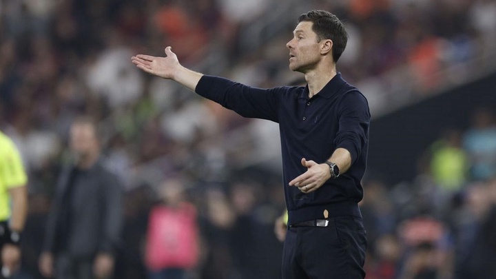 Xabi Alonso dám đối đầu và chống lệnh của Florentino Perez