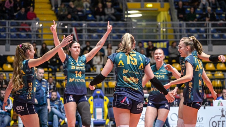 Reale Mutua Fenera Chieri 76 thắng tưng bừng, giành vé vào Coppa CEV