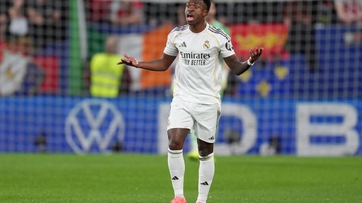 Real Madrid thua sốc ở phút cuối và đứng trước nguy cơ mất ngôi đầu