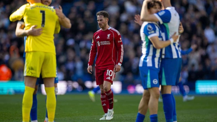 Liverpool gia nhập danh sách những nhà đương kim vô địch thua 10 trận trở lên