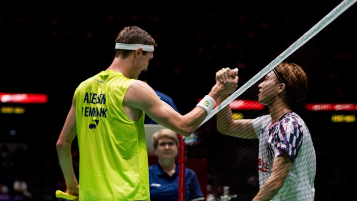 Kodai Naraoka dễ dàng chiến thắng Viktor Axelsen tại giải cầu lông Hong Kong Open 2025