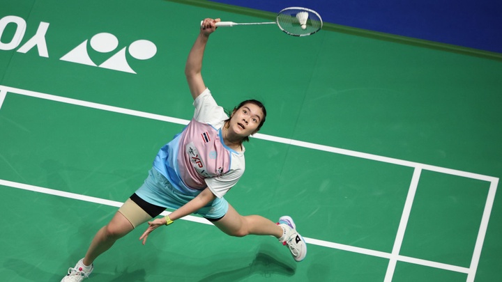 Chung kết đơn cầu lông Arctic Open 2025: Busanan đối đầu 'khắc tinh' Yamaguchi, Kunlavut gặp Chou Tien Chen