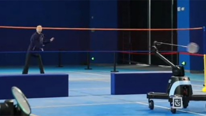 Robot chơi cầu lông lập kỷ lục Guinness với 1.452 cú đánh liên tiếp