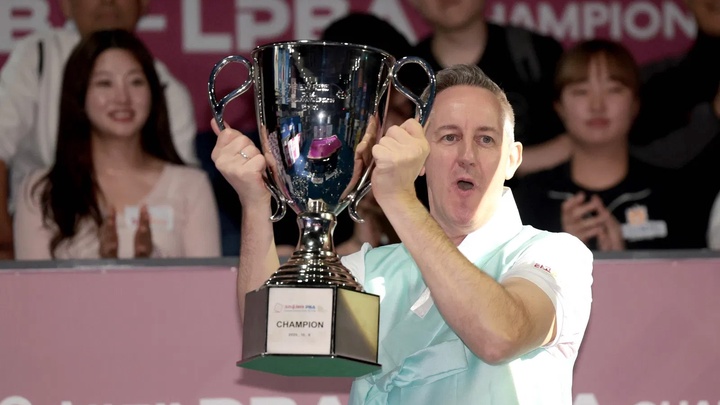 Eddy Leppens trở lại đỉnh vinh quang giải billiards PBA sau 4 năm, kiếm được tổng cộng hơn 8,5 tỷ đồng