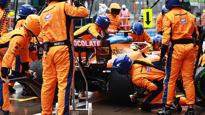 "McLaren chơi đẹp" hay "mắc lỗi chết người" với quyết định gây sốc đã 'dâng' danh hiệu F1 cho Max Verstappen