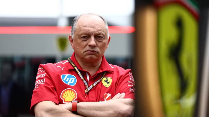 Ảnh hưởng tâm lý lớn hơn cả kỹ thuật: Sự thật phũ phàng đằng sau mùa F1 "tệ nhất sự nghiệp" của Hamilton và Ferrari