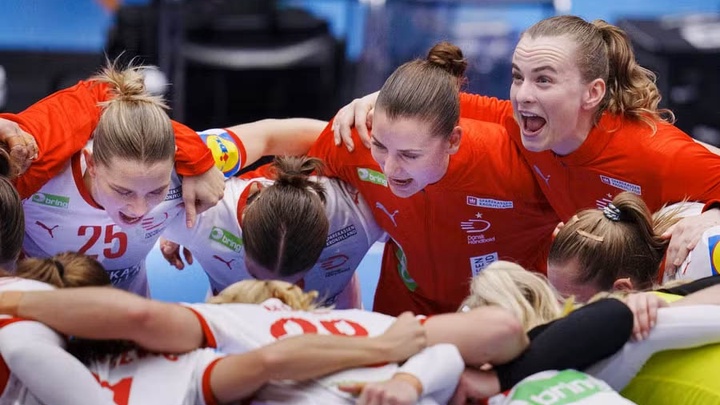 Bóng ném Nữ Thế giới: Thần đồng 21 tuổi "gánh team" giúp Đan Mạch sớm giành vé vào Vòng chính