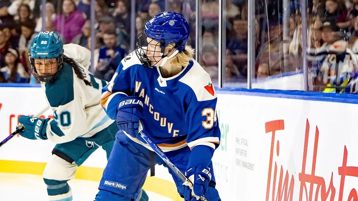 Ban tổ chức Thế vận hội Mùa đông bảo vệ các sân khúc côn cầu trên băng bị chỉ trích gay gắt về điều kiện thi đấu