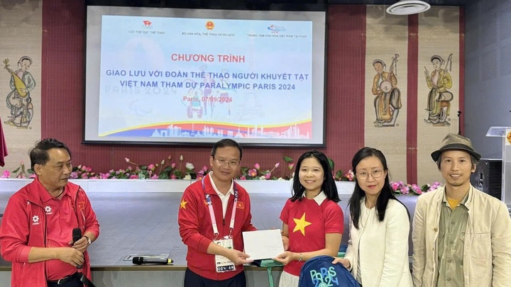 Đoàn Thể thao người khuyết tật Việt Nam dự Paralympic Paris 2024 giao lưu với kiều bào tại Pháp