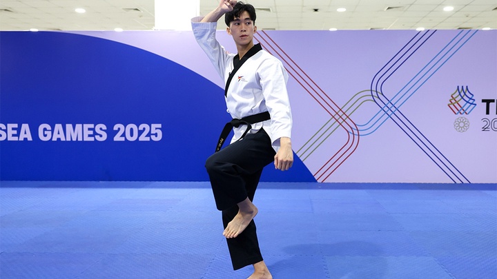 Sự hiện diện của mẹ tiếp thêm sức mạnh giúp võ sĩ Taekwondo Ken Haw giành huy chương SEA Games đầu tiên cho Malaysia