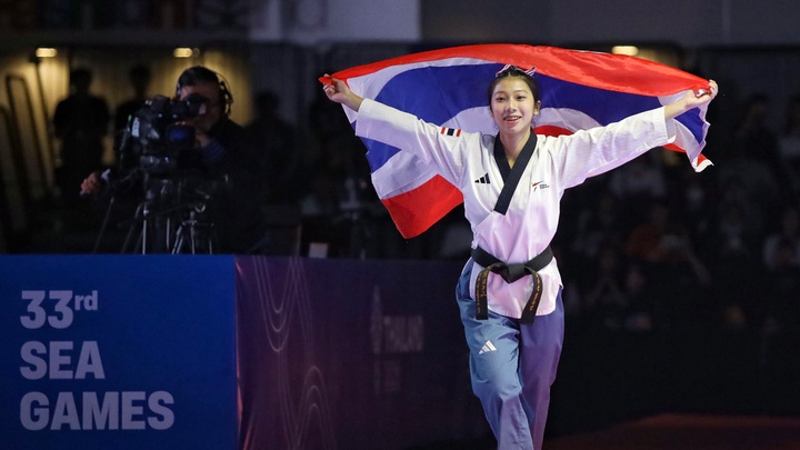 Ngôi sao trẻ Taekwondo Nano Limjittakorn giành huy chương Vàng đầu tiên cho Thái Lan tại SEA Games 33