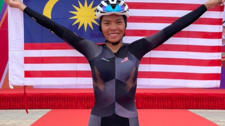 Từ con gái nhỏ bé của gia đình ngư dân đến "cơn lốc" đường đua xe đạp: Câu chuyện truyền cảm hứng của Nur Aisyah