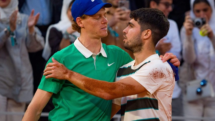 Carlos Alcaraz tiết lộ bí quyết chiến thắng ngoạn mục trước Jannik Sinner tại giải quần vợt Roland Garros 2025