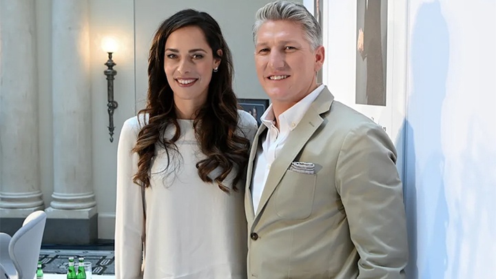 Người đẹp quần vợt Ana Ivanovic đệ đơn ly hôn cựu sao Man Utd sau nghi án ngoại tình"