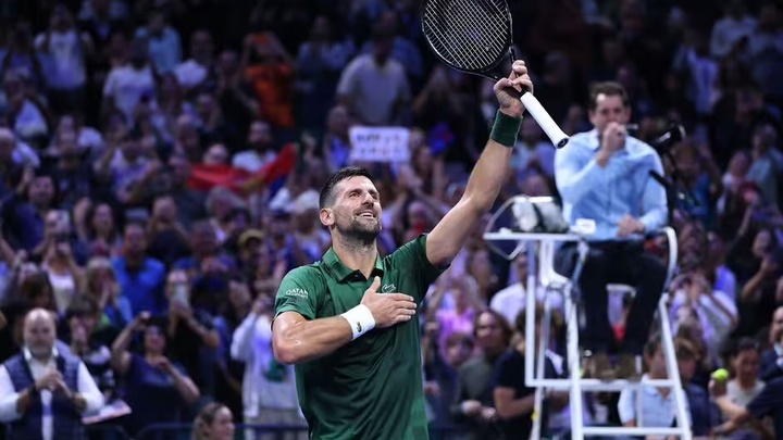 Sao quần vợt Novak Djokovic giải thích lý do anh đưa gia đình chuyển đến đất nước mới