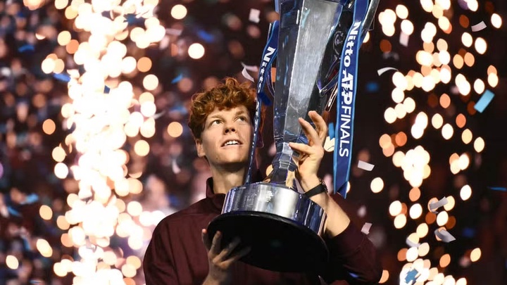 Sinner vượt qua Alcaraz để bảo vệ thành công ngôi vô địch giải quần vợt ATP Finals