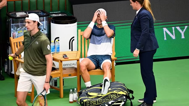 Sao quần vợt Holger Rune tự chỉ trích mình sau chấn thương kinh hoàng: 'Tôi cần một cái tát vào mặt'