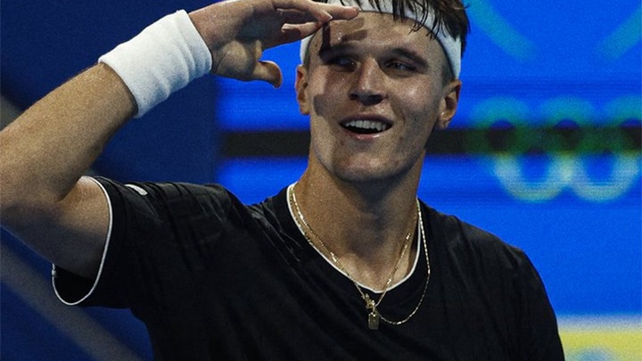 Cú sốc quần vợt Doha 2026: Jakub Mensik quật ngã số 2 thế giới Jannik Sinner