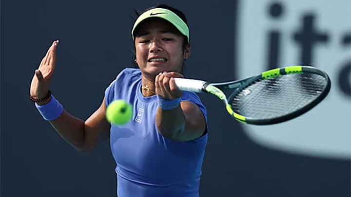 Alex Eala tiết lộ b&iacute; quyết thắng người loại Iga Swiatek: Khi tốc độ v&agrave; bản  lĩnh Đ&ocirc;ng Nam &Aacute; l&ecirc;n tiếng tại quần vợt Miami