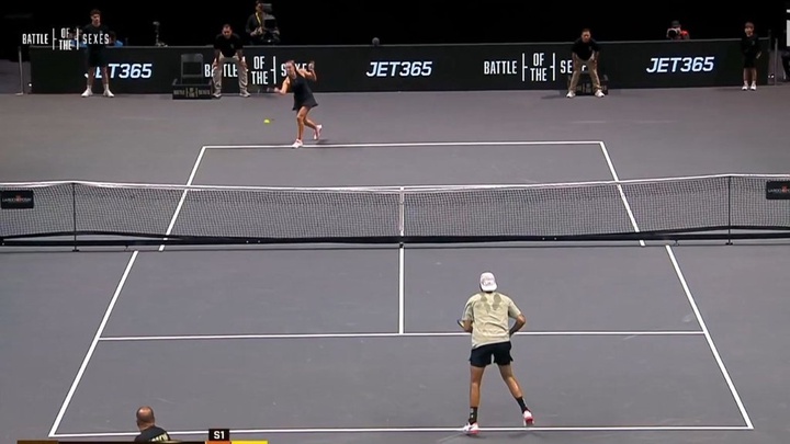 Trận đấu quần vợt biểu diễn “Cuộc chiến giữa hai giới” nhận nhiều chỉ trích khi Nick Kyrgios đánh bại Aryna Sabalenka