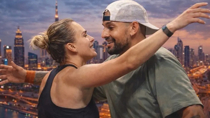 Nick Kyrgios hạ Sabalenka trong trận đấu quần vợt "kỳ lạ" nhất lịch sử: Sân thu nhỏ, mất tín hiệu