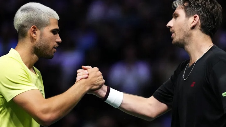 Carlos Alcaraz bất ngờ thua Cameron Norrie tại giải quần vợt Paris Masters 2025