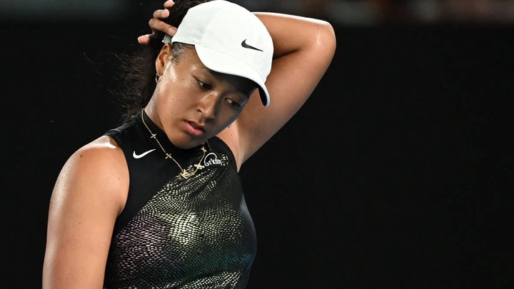 Naomi Osaka than bị ốm và thua Maria Sakkari tại giải quần vợt United Cup