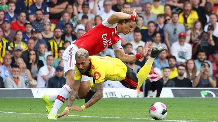 David Luiz tạo nên kỷ lục penalty tồi tệ nhất lịch sử với Arsenal