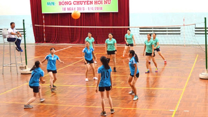 3. Quy định về sân và cột lưới bóng chuyền hơi