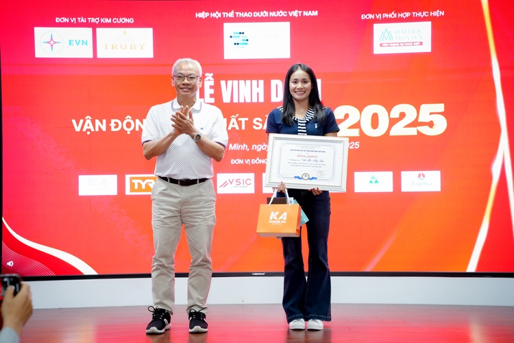 Mỹ Tiên được vinh danh kình ngư xuất sắc nhất năm sau kỳ SEA Games đầy sóng gió