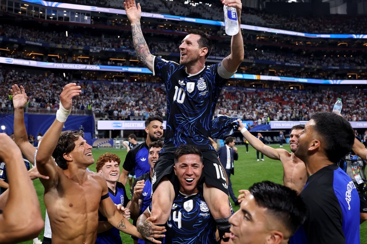 Lionel Messi và nghệ thuật "bẻ cong trận đấu"