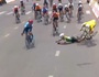 Áo Vàng Petr Rikunov không lên bục nhận thưởng sau cú tông xe đạp với người thắng chặng 14 Cúp Truyền hình 2024
