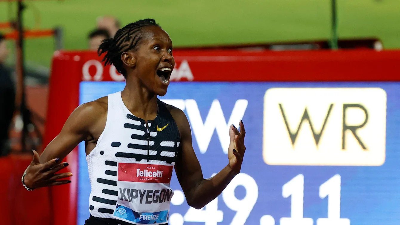 Cô gái Kenya phá kỷ lục thế giới chạy 1500m nữ tồn tại 8 năm, nội dung Nguyễn Thị Oanh vô đối ở SEA Games