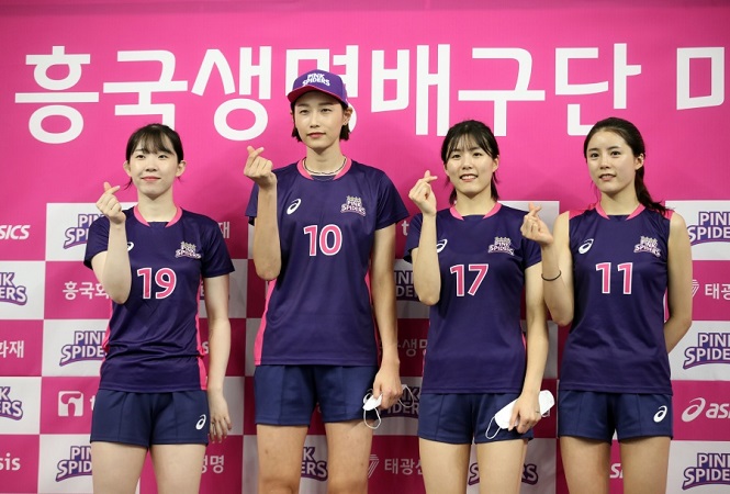 Sau scandal bạo lực học đường, hai chị em sao bóng chuyền Lee Da Yeong chờ phán quyết cuối cùng