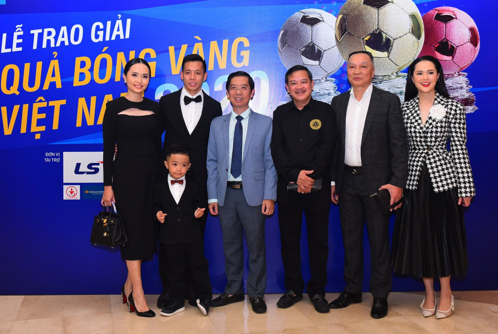 TRỰC TIẾP Gala Quả bóng Vàng Việt Nam 2020: Văn Quyết chiếm ưu thế