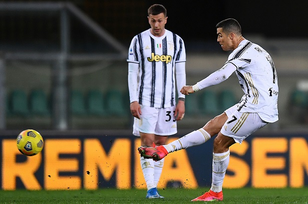 Cristiano Ronaldo đá phạt tại Juventus tệ như thế nào?